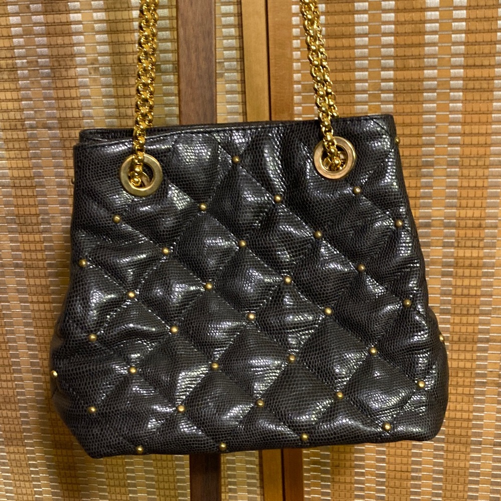 Vintage Black Quilted Shoulder Bag with Gold Chain Accents - Picture 11 of 11